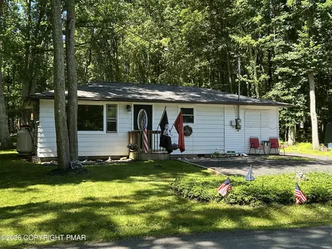 32 Hickory Hills Dr, White Haven, PA 18661