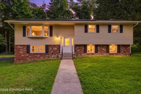 710 Keystone Dr, Stroudsburg, PA 18360