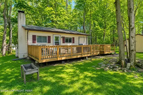 191 Schochs Mill Rd, Blakeslee, PA 18610