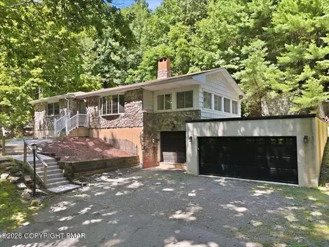 209 Grange Rd, Mount Pocono, PA 18344