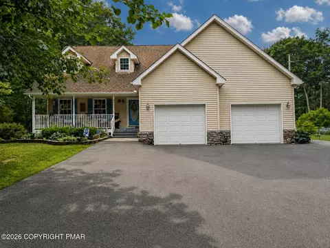 215 Maple Ridge Dr, Hawley, PA 18428