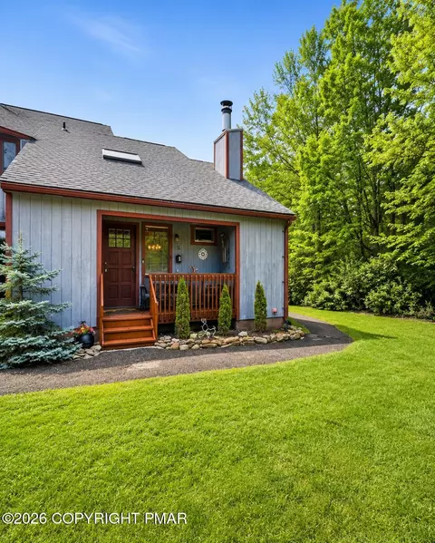 16 Ski Side Dr, Tannersville, PA 18372