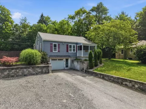 105 Periwinkle Ln, Stroudsburg, PA 18360