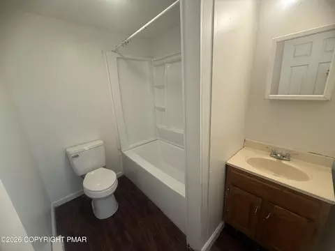 Bath - 2186 Spring Dr, Bushkill, PA 18324 photo 3 of 3