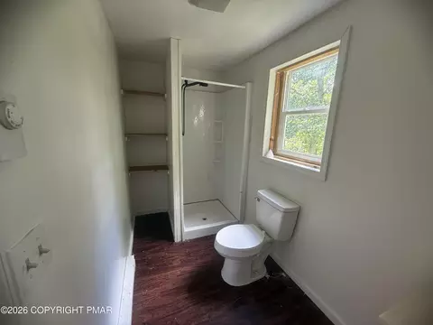 Bath - 2186 Spring Dr, Bushkill, PA 18324 photo 2 of 3