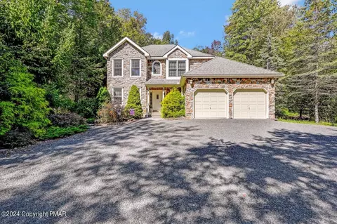 2265 Hillcrest Dr, Pocono Pines, PA 18350