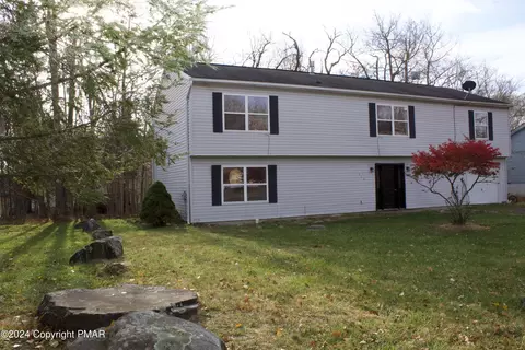 1044 Knollwood Dr, Tobyhanna, PA 18466