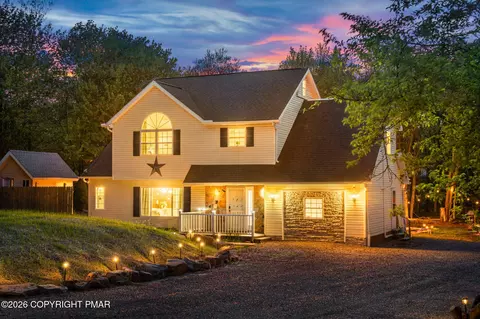 1143 Horizon Dr, Long Pond, PA 18334