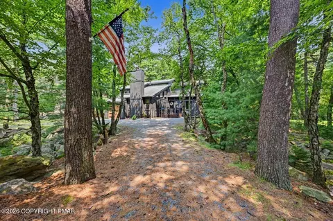 44 Chestnut Rd, Lake Harmony, PA 18624