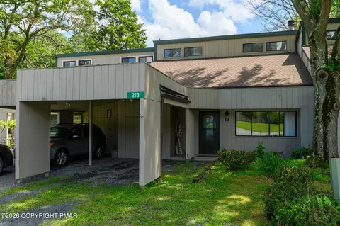 213 Evergreen Ct, Tannersville, PA 18372