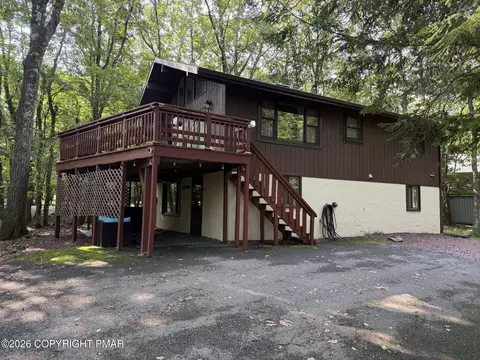 56 Skye Dr, Lake Harmony, PA 18624