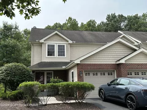 15 Oak Leaf Ln, East Stroudsburg, PA 18301
