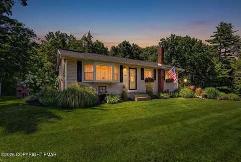 206 Lancelot Dr, Stroudsburg, PA 18360