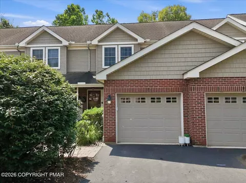 7 Oak Leaf Ln, East Stroudsburg, PA 18301