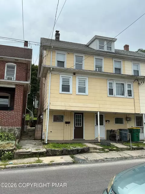 135 W Ridge St, Nesquehoning, PA 18240