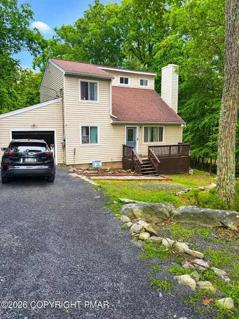 2133 Mallard Ct, Bushkill, PA 18324