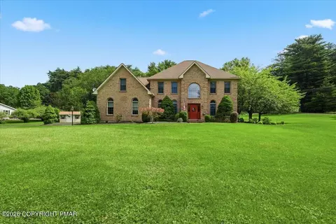 5401 Shelbrooke Dr, Stroudsburg, PA 18360