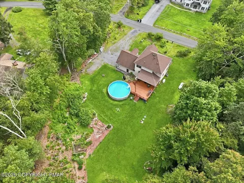 317 Ginger Ln, East Stroudsburg, PA 18301