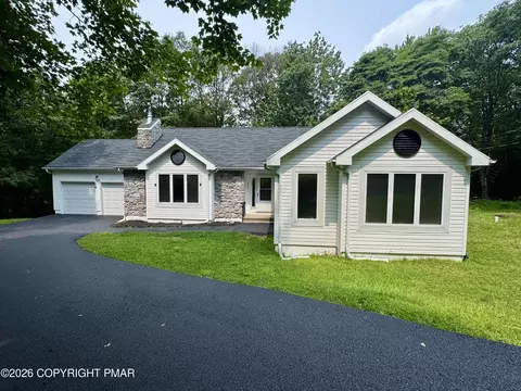 1208 Ironwood Ct, Long Pond, PA 18334
