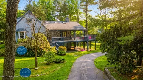 119 N Lake Dr, Lake Harmony, PA 18624