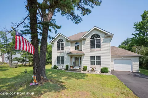 965 Cricket Ln, Long Pond, PA 18334