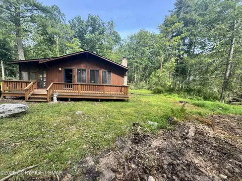 4142 Paper Birch Ln, White Haven, PA 18661