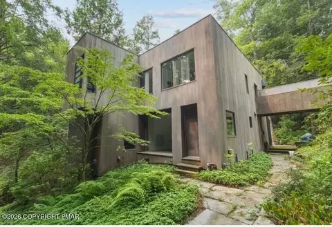 77 Sullivan Trl, Bear Creek, PA 18602