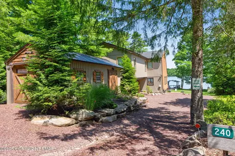 240 S Lake Dr, Lake Harmony, PA 18624