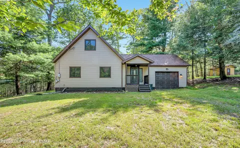 26 Fir Ln, Gouldsboro, PA 18424