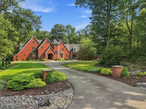 213 Escoll Dr, East Stroudsburg, PA 18301