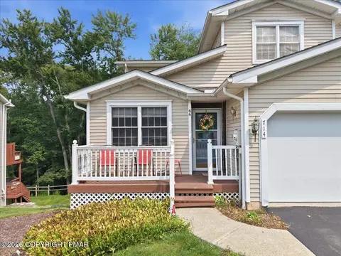 714 Garnet Ln, East Stroudsburg, PA 18301