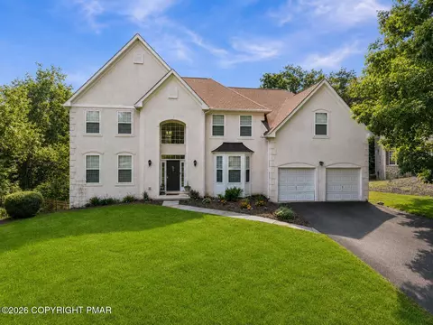 137 Outlook Ct, East Stroudsburg, PA 18302