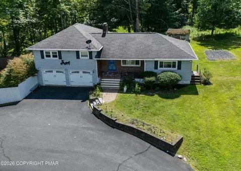 105 Vineyard Dr, Stroudsburg, PA 18360