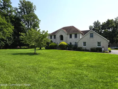 602 Little Mayfair Ct, Stroudsburg, PA 18360