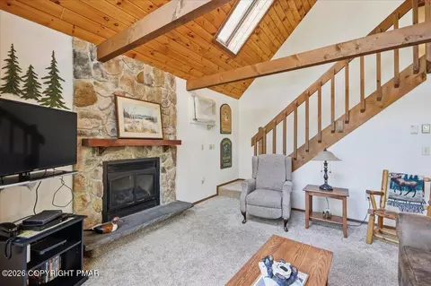 123 Lake In The Clouds Rd, Canadensis, PA 18325