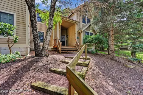 147 Pine Ct, Tannersville, PA 18372