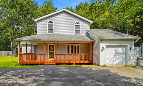 4116 Low Ridge Rd, Pocono Summit, PA 18346