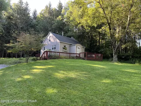 354 Sand Spring Rd, Cresco, PA 18326
