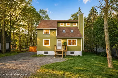 1403 Waterfront Dr, Tobyhanna, PA 18466