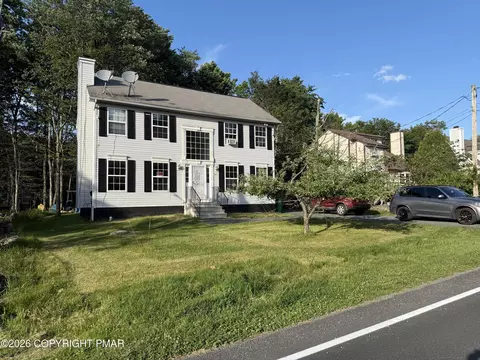 9043 Idlewild Dr, Tobyhanna, PA 18466