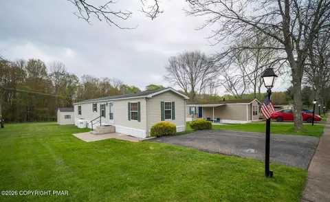 13 Clifton Manor Dr, Clifton Township, PA 18424