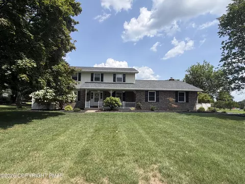 634 Gladys Dr, Nazareth, PA 18064