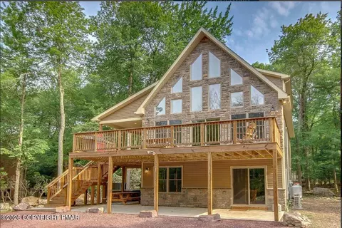 112 Pineknoll Dr, Lake Harmony, PA 18624