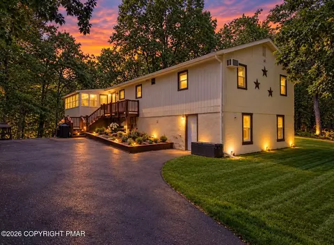 198 Edinburgh Rd, Bushkill, PA 18324