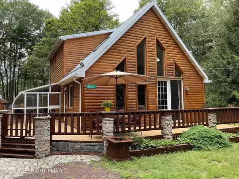 360 Arapaho Dr, Pocono Lake, PA 18347
