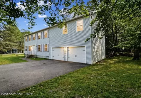 1226 Country Place Dr, Tobyhanna, PA 18466