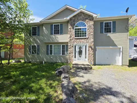 7470 Leila Ct, Tobyhanna, PA 18466