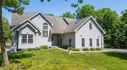 162 Oak Ridge Dr, Milford, PA 18337