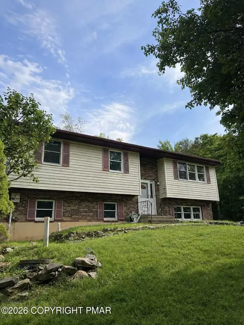 1793 Allegheny Dr, Blakeslee, PA 18610