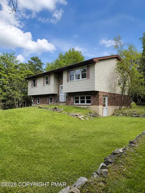 1793 Allegheny Dr, Blakeslee, PA 18610